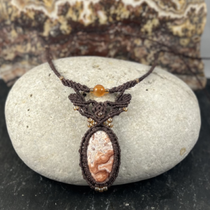 Pendentif court en jaspe rosetta