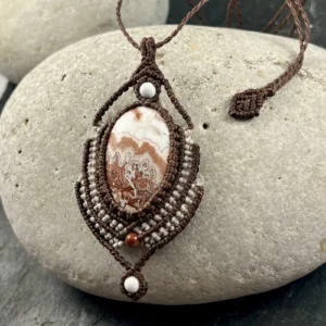 Collier pendentif macramé jaspe Rosetta côté droit So’fil macramé