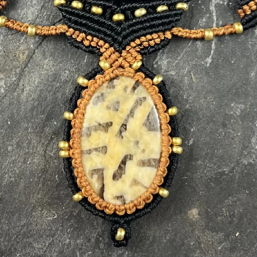 Détail zebradorite collier torque macramé fait main So’fil macramé