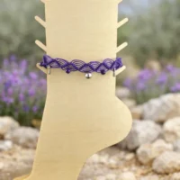 Réalisé à la main en micro-macramé, ce bijou de cheville sera parfait pour un cadeau cet été, c'est une pièce unique