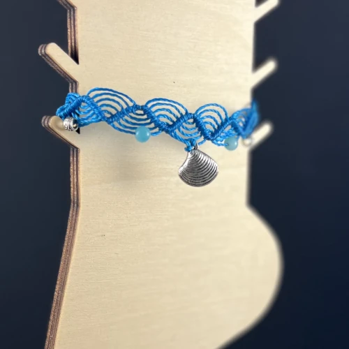Détail bijou de cheville macramé bleu moyen So’fil macramé