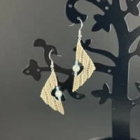 Boucles d’oreilles macramé triangle beige faites main So’fil macramé