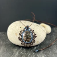 Collier macramé fait main volcanite bleu et marron So’fil macramé”