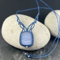 Collier micro macramé agate blue lace bijou artisanal élégant fait main So’fil macramé
