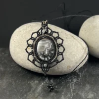 Collier micro macramé agate noire et blanche bijou artisanal fait main So’fil macramé