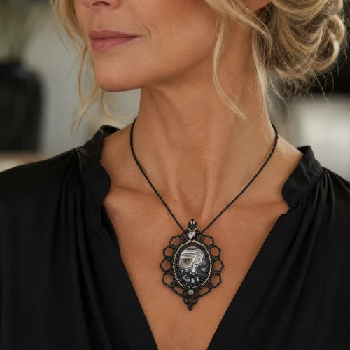 Bijou fait main pièce unique artisanale en cabochon d'agate naturelle et micro macramé