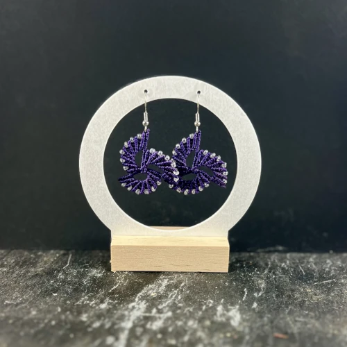 Boucles d’oreilles crochets micro macramé violet spirale perles translucides blanches faites main So’fil macramé