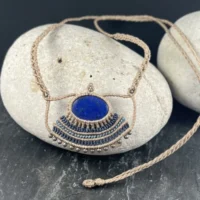 Collier ethnique micro macramé lapis lazuli bijou fait main So’fil macramé