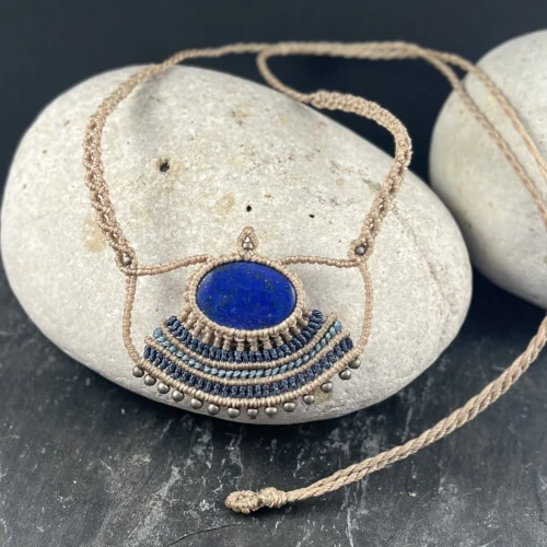 Collier ethnique micro macramé lapis lazuli bijou fait main So’fil macramé