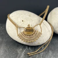 Collier ethnique micro macramé œil de tigre fait main So’fil macramé