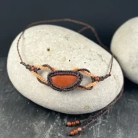 Collier ras-le-cou micro macramé jaspe rouge création artisanale So’fil macramé