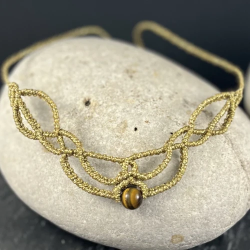 Collier ras-le-cou micro macramé fait main œil de tigre So’fil macramé